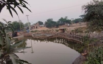 শাকবাড়িয়া খালের দু’পাশে অবৈধ স্থাপনা উচ্ছেদ না হওযায় সেতু নির্মাণ কাজ বন্ধ