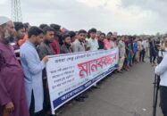 কয়রা সেতুর টোল মুক্ত করার দাবিতে মানববন্ধন
