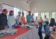কয়রায় শিক্ষা উপকরণ ও ক্রীড়া সামগ্রী বিতরণ