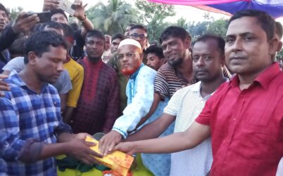 কয়রায় ঐতিহ্যবাহী নৌকা বাইচ প্রতিযোগিতায় মহেশ্বরীপুর চ্যাম্পিয়ন