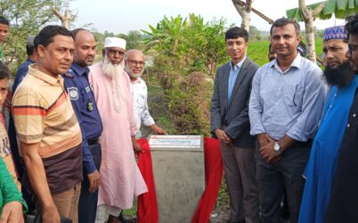 কয়রায় পাথরখালী আগারঘেরী খালের পুনঃখনন শুরু কৃষকের মুখে হাসি 